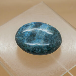 apatite hand stone (1)
