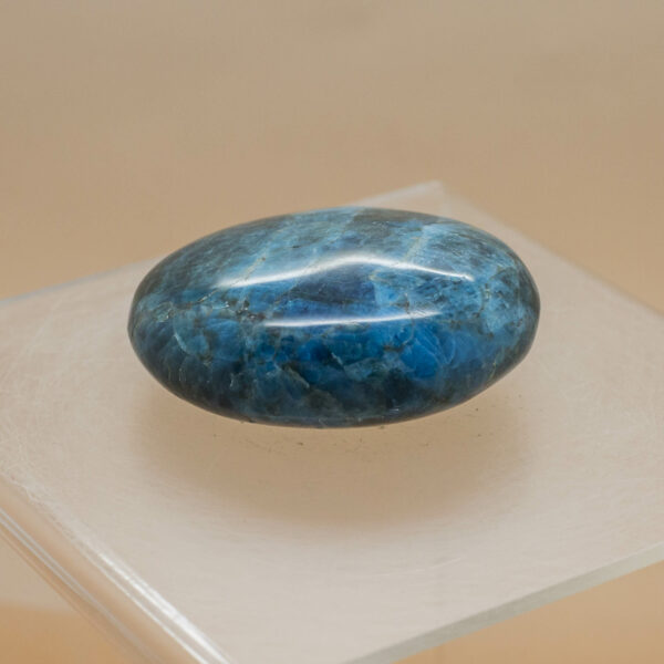 apatite hand stone (3)