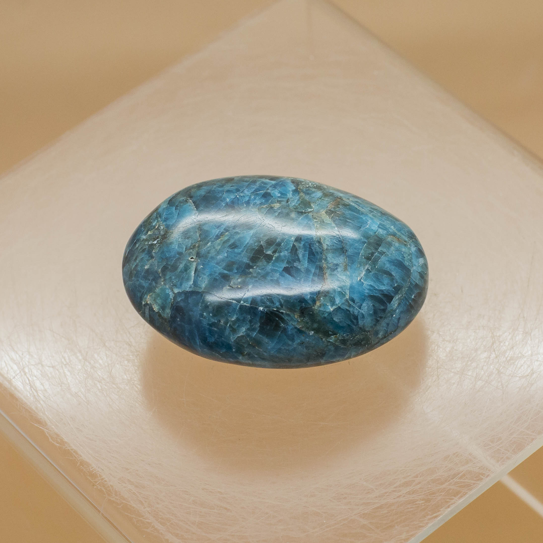 apatite hand stone (1)