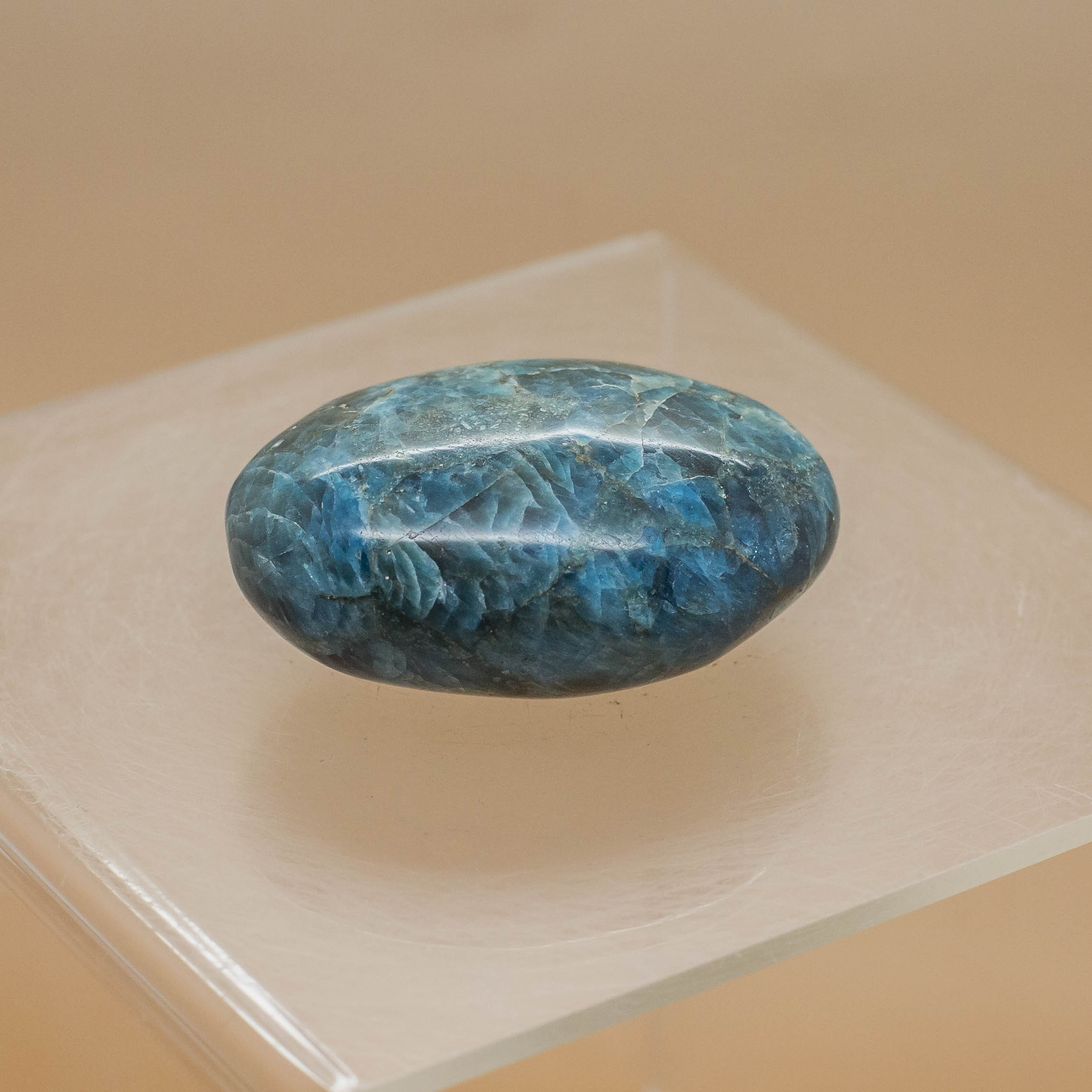 apatite hand stone (3)