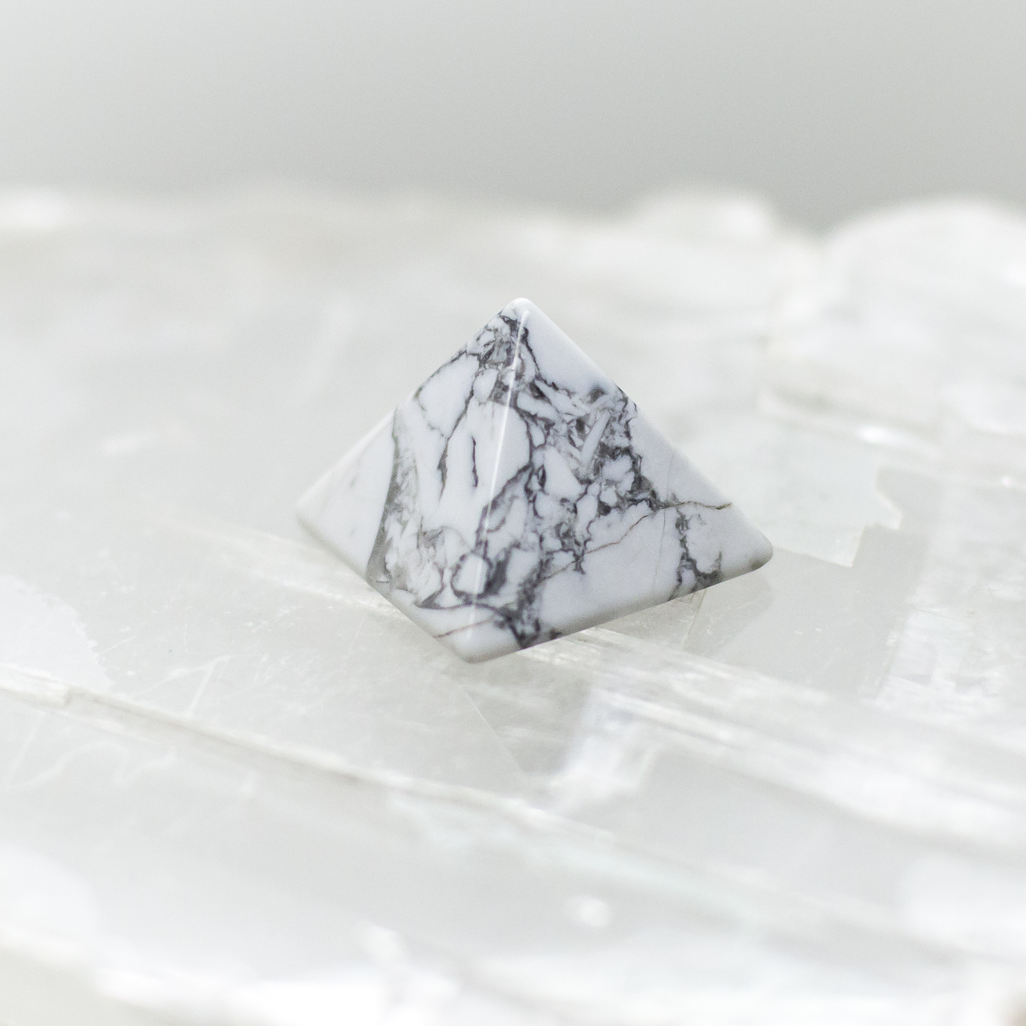 howlite pyramid