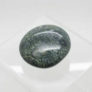 kambaba jasper hand stone (1)