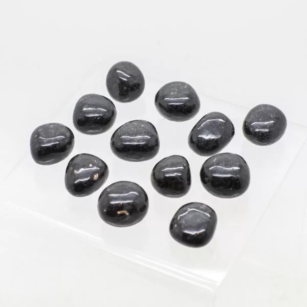 nuummite tumbled